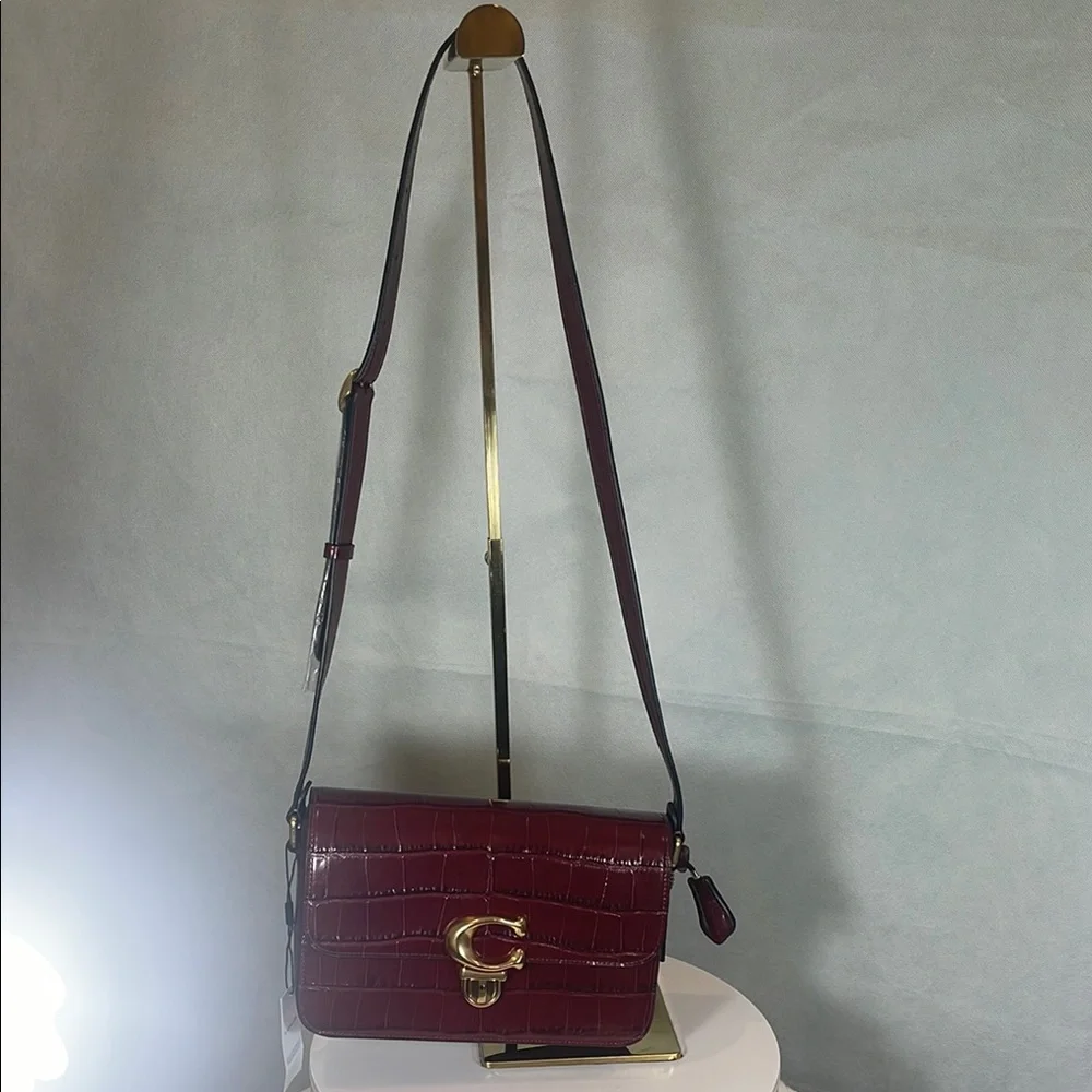 Elegant Burgundy Croc-Embossed Shoulder Bag - Picture 3 of 13